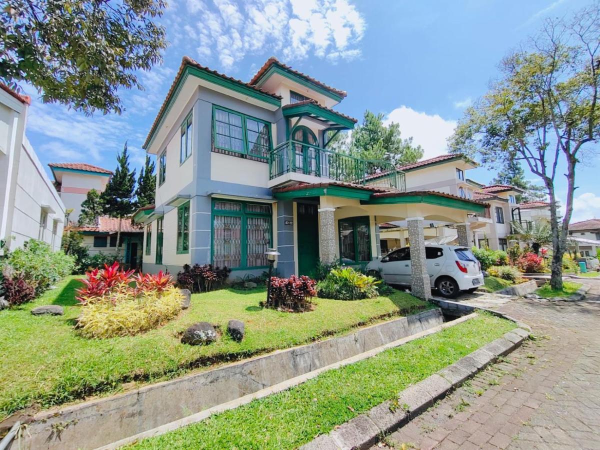Villa Semesta Cikundul Esterno foto