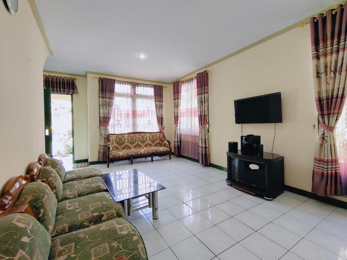Villa Semesta Cikundul Esterno foto
